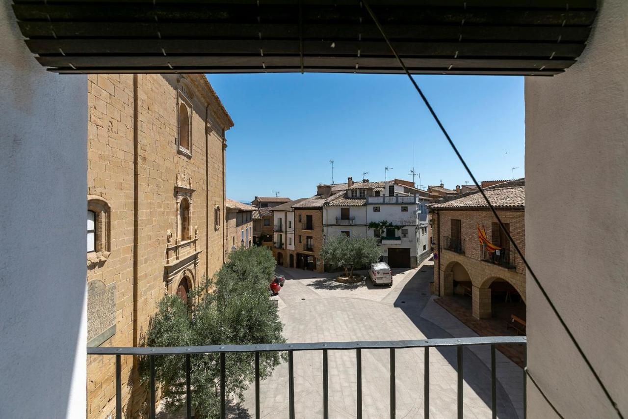 Apartamentos Vino Tinto Y Restaurante Tomate Rosa Adahuesca ภายนอก รูปภาพ