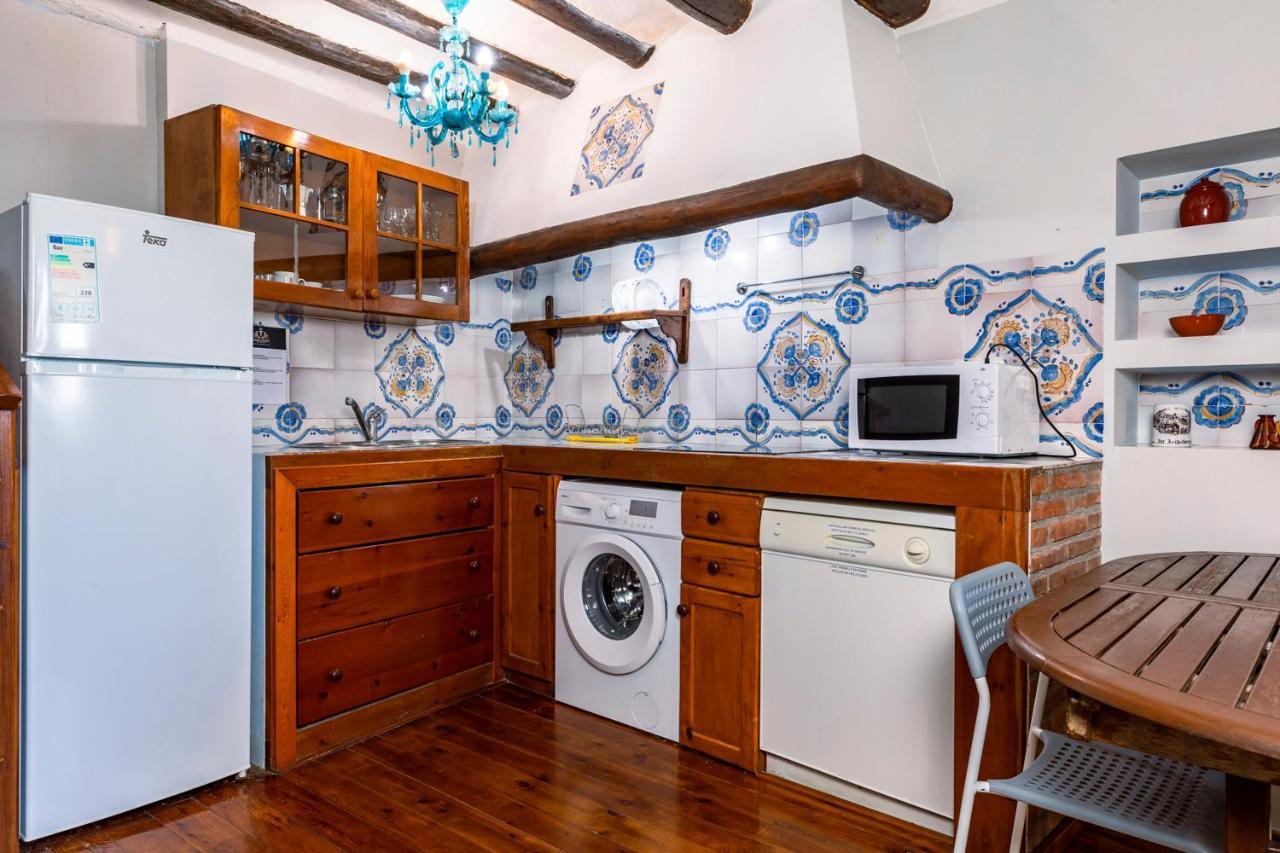 Apartamentos Vino Tinto Y Restaurante Tomate Rosa Adahuesca ภายนอก รูปภาพ