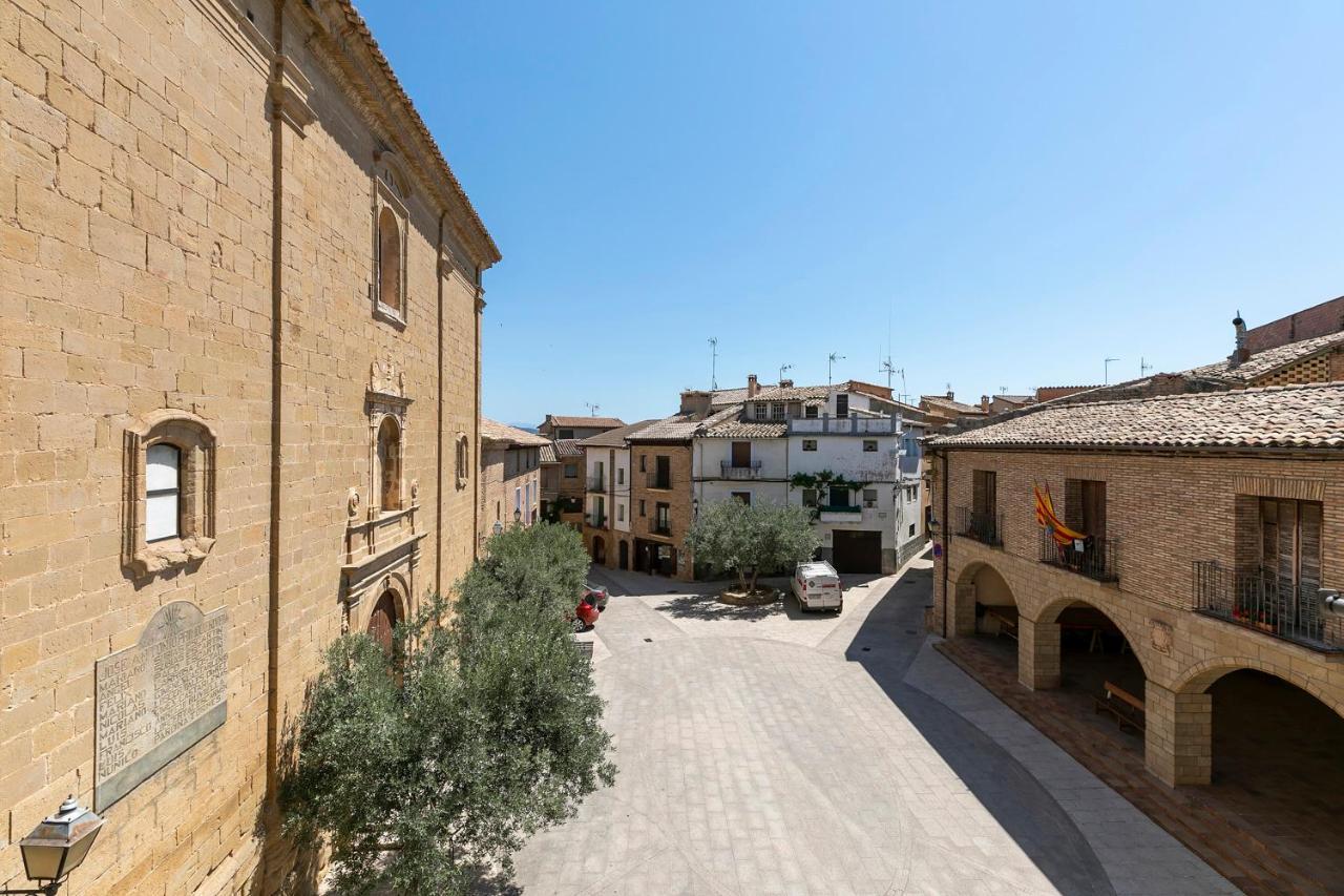 Apartamentos Vino Tinto Y Restaurante Tomate Rosa Adahuesca ภายนอก รูปภาพ