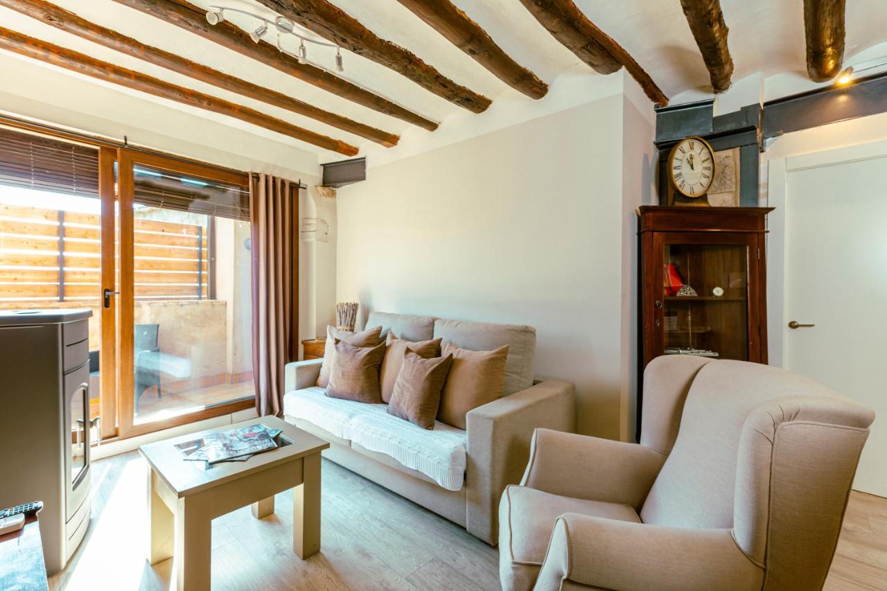 Apartamentos Vino Tinto Y Restaurante Tomate Rosa Adahuesca ภายนอก รูปภาพ