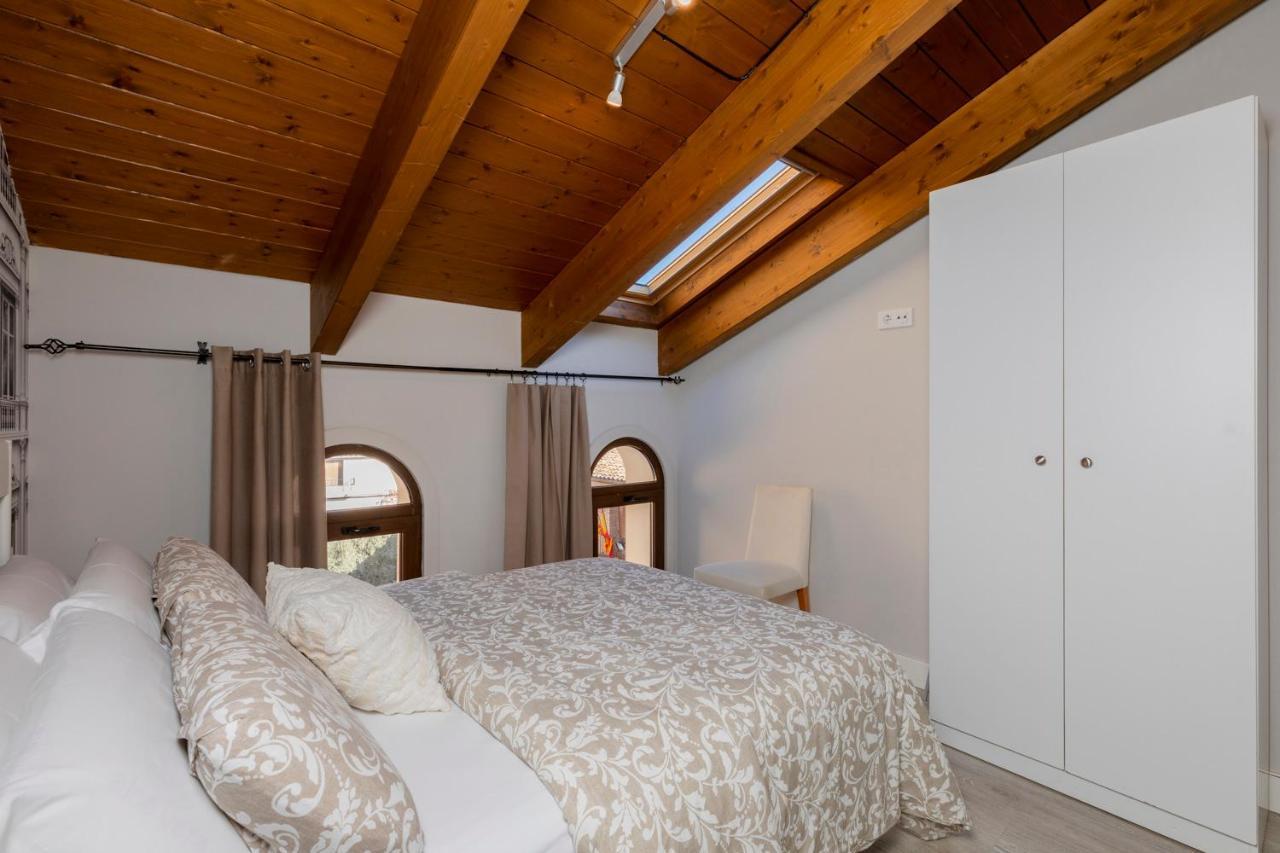 Apartamentos Vino Tinto Y Restaurante Tomate Rosa Adahuesca ภายนอก รูปภาพ