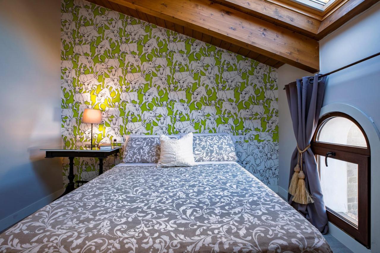 Apartamentos Vino Tinto Y Restaurante Tomate Rosa Adahuesca ภายนอก รูปภาพ