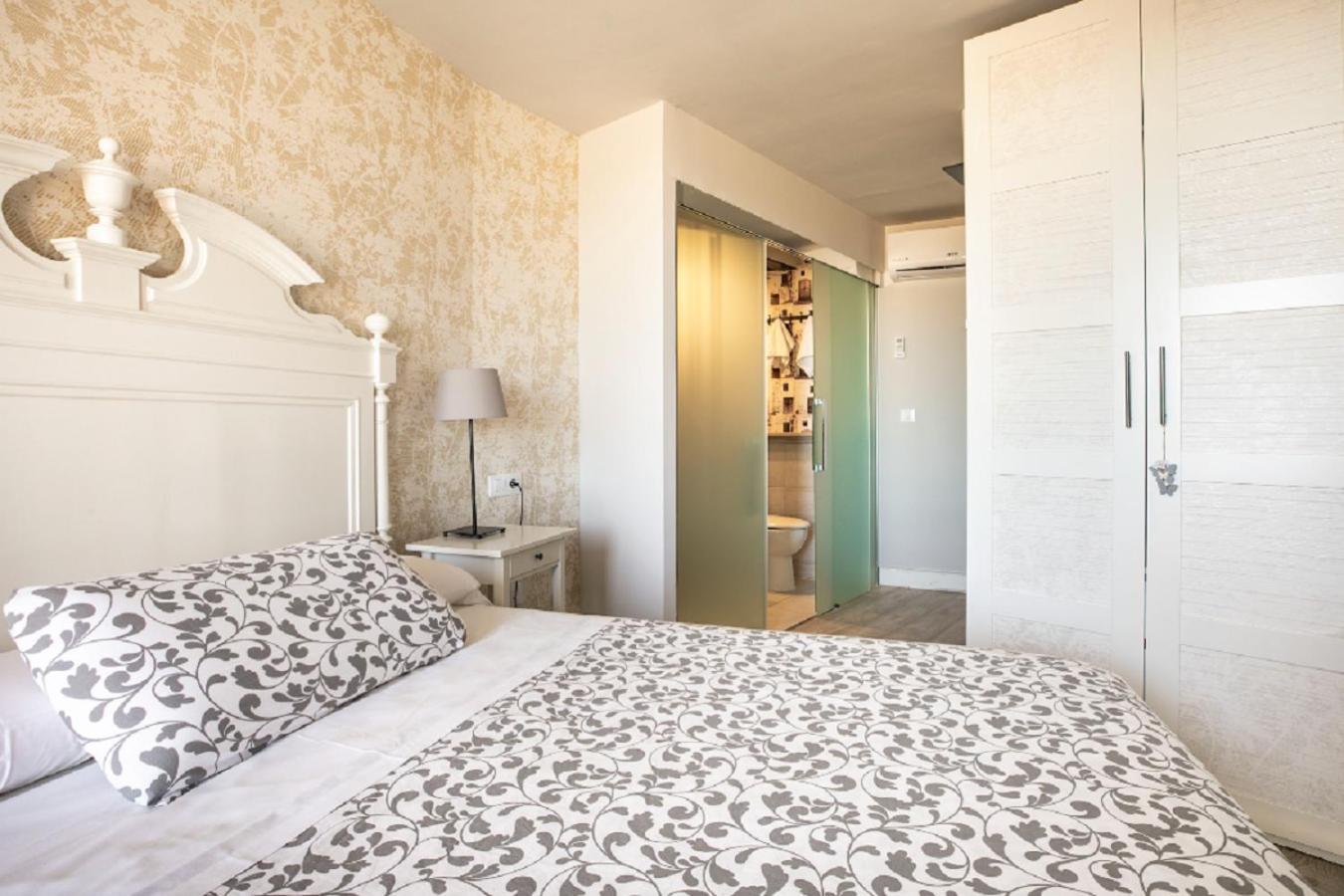 Apartamentos Vino Tinto Y Restaurante Tomate Rosa Adahuesca ภายนอก รูปภาพ