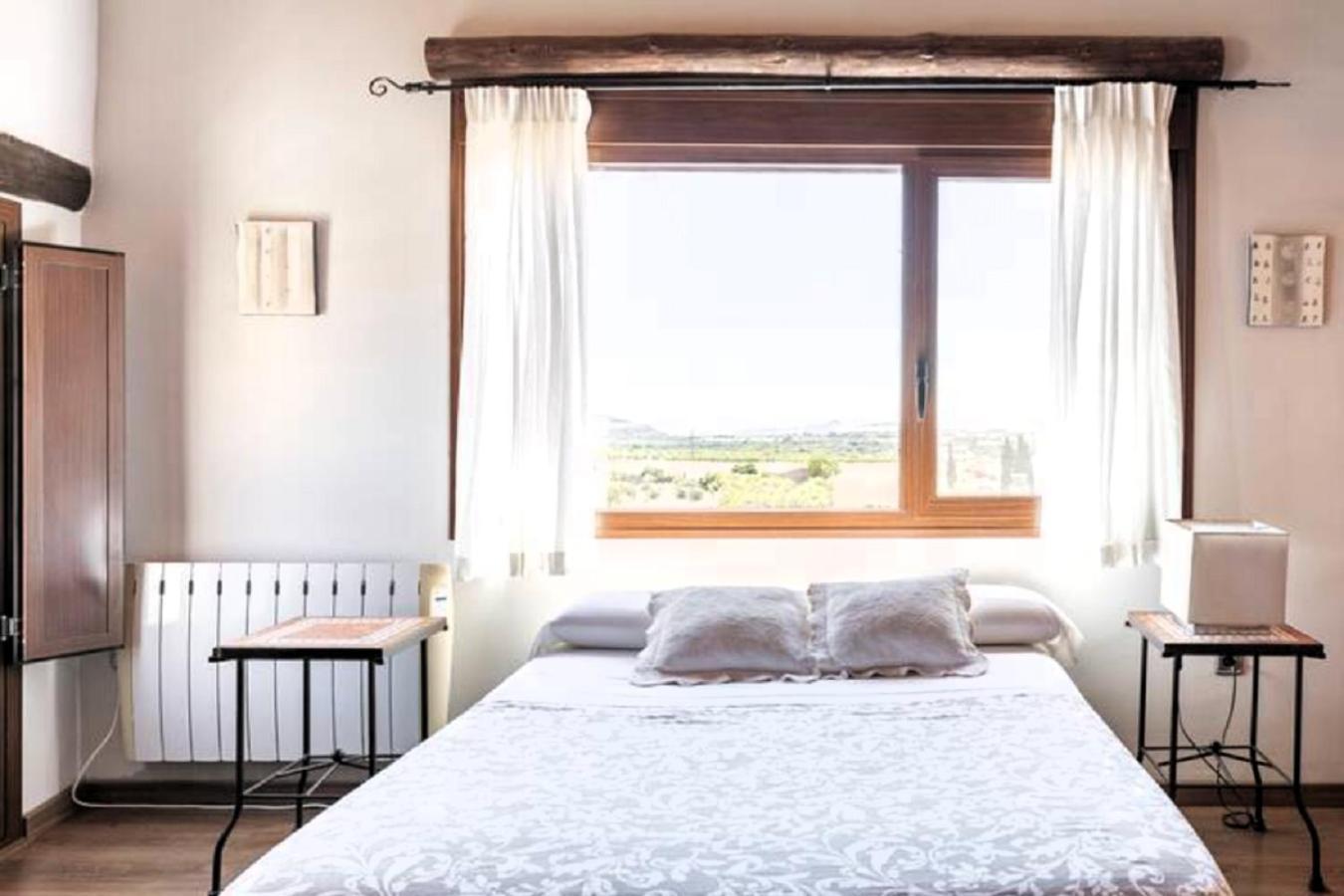 Apartamentos Vino Tinto Y Restaurante Tomate Rosa Adahuesca ภายนอก รูปภาพ