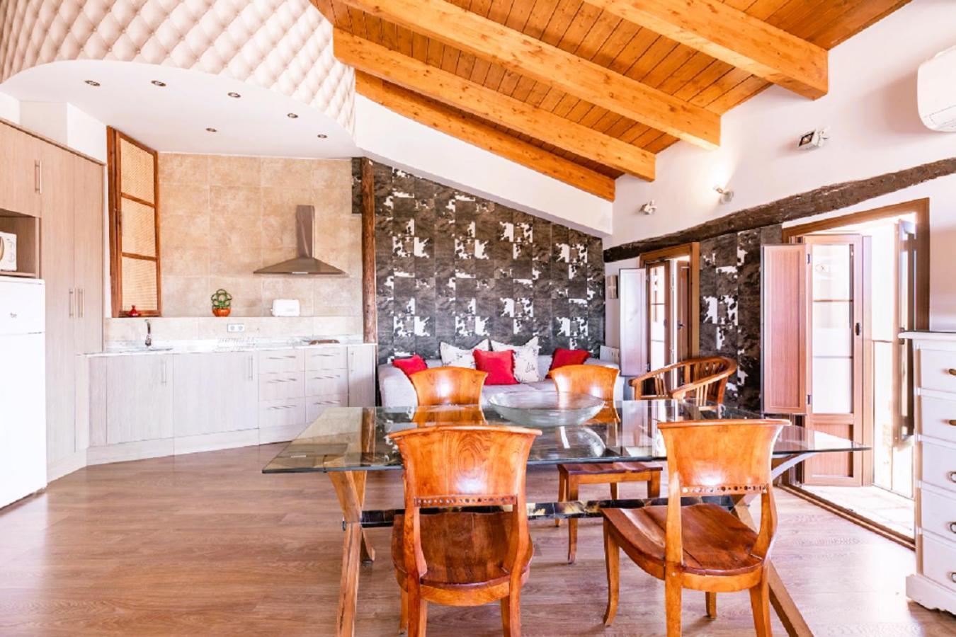 Apartamentos Vino Tinto Y Restaurante Tomate Rosa Adahuesca ภายนอก รูปภาพ