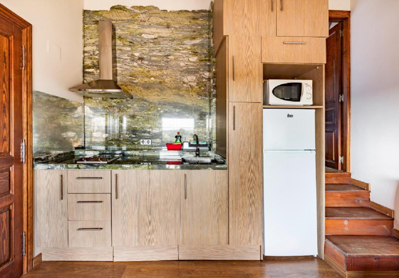 Apartamentos Vino Tinto Y Restaurante Tomate Rosa Adahuesca ภายนอก รูปภาพ