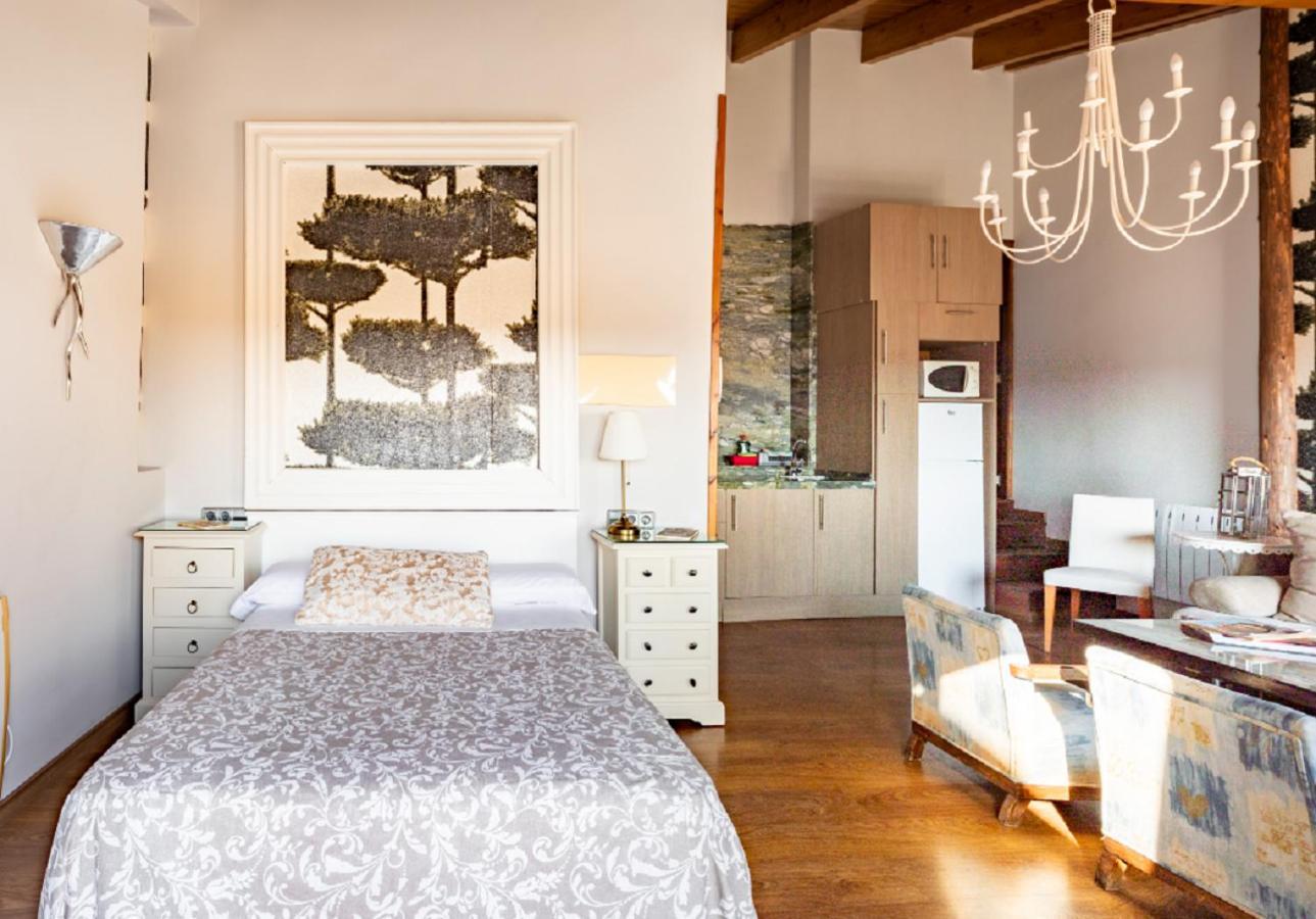 Apartamentos Vino Tinto Y Restaurante Tomate Rosa Adahuesca ภายนอก รูปภาพ