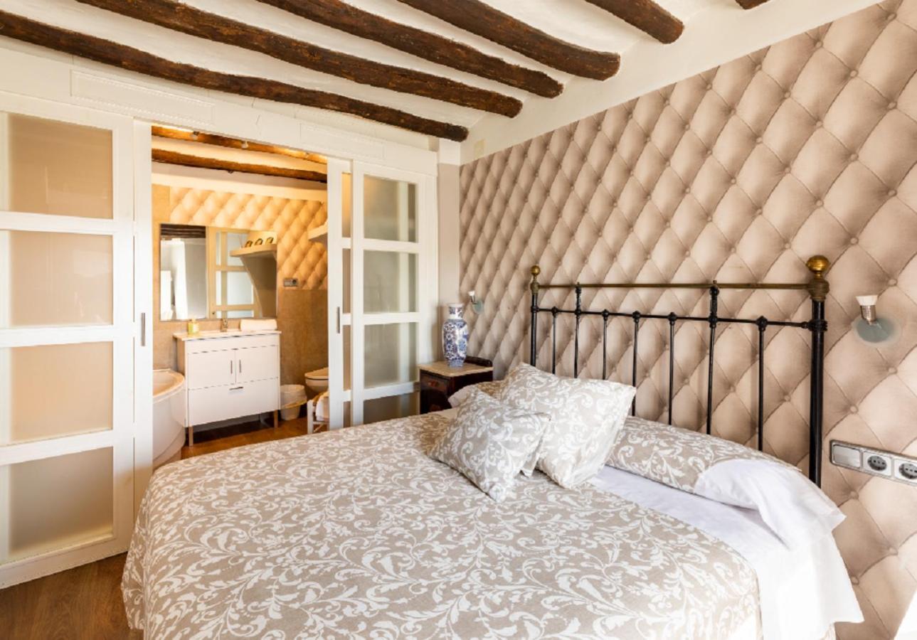 Apartamentos Vino Tinto Y Restaurante Tomate Rosa Adahuesca ภายนอก รูปภาพ