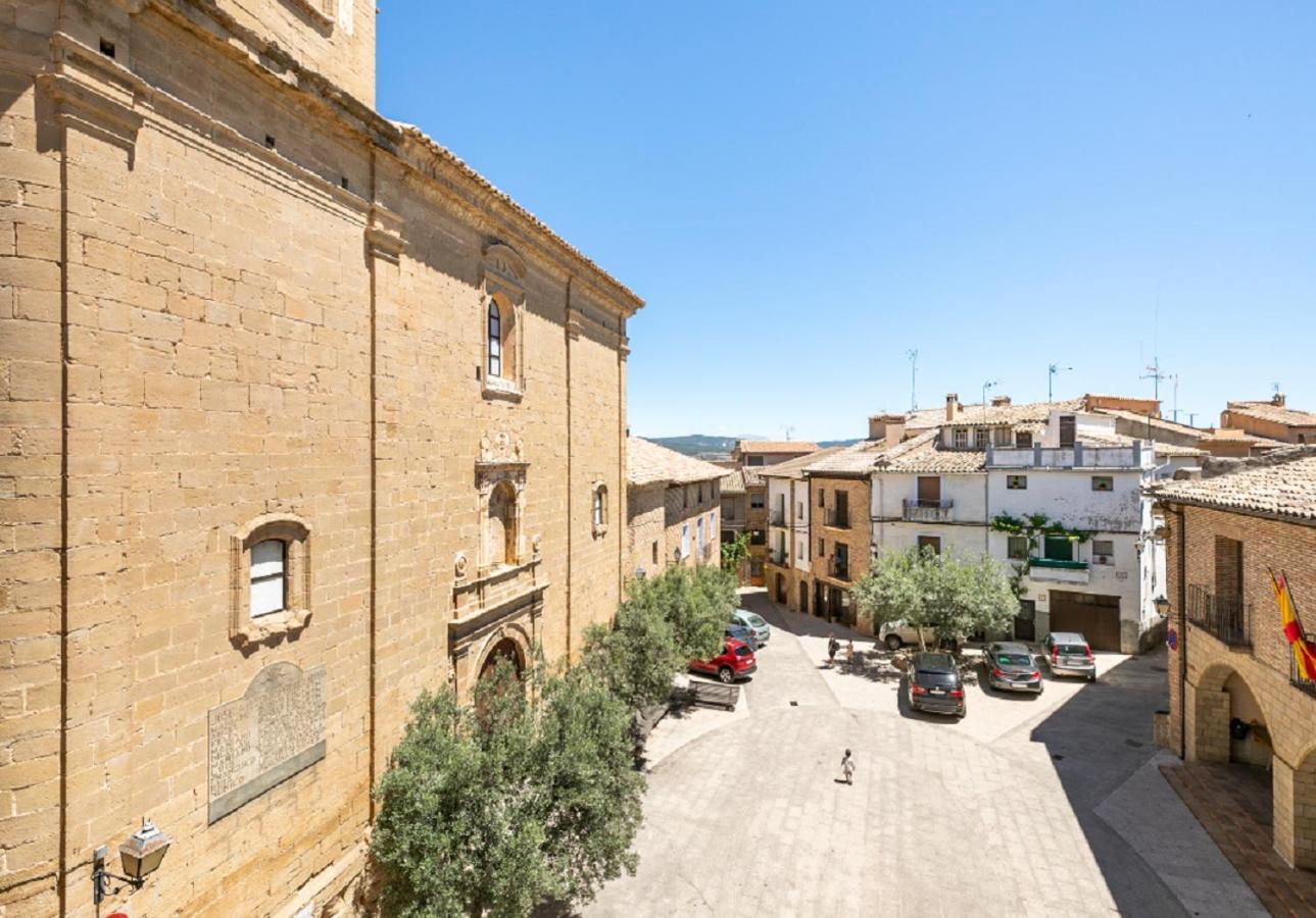 Apartamentos Vino Tinto Y Restaurante Tomate Rosa Adahuesca ภายนอก รูปภาพ