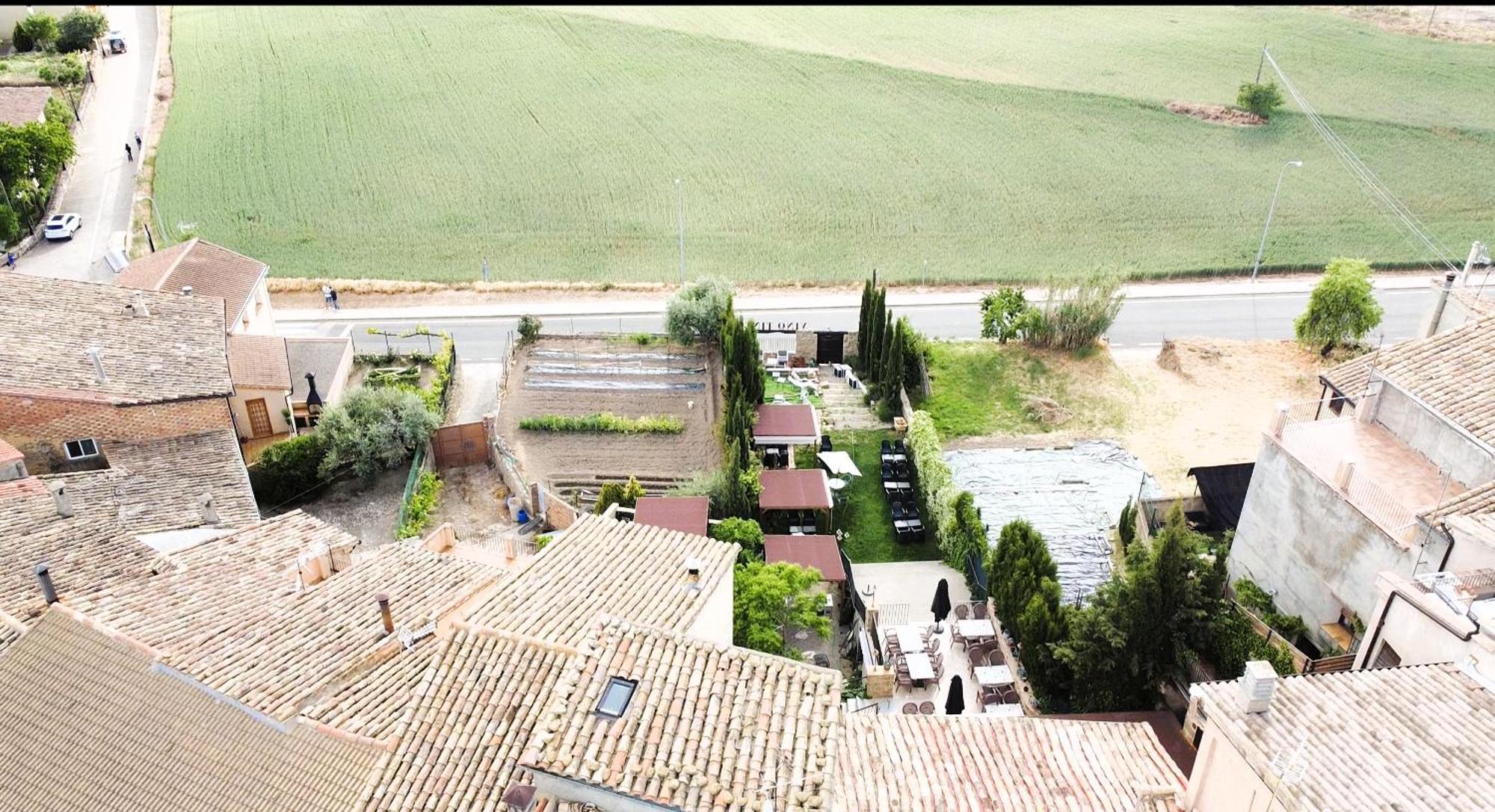 Apartamentos Vino Tinto Y Restaurante Tomate Rosa Adahuesca ภายนอก รูปภาพ